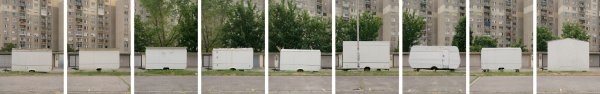 Carlos Azeredo Mesquita – Zářící město, oblast Havanské ulice, Budapešť – Karavany, 2010, série digitálních tisků na papíru, adjustováno na Alucobondu, celek, 380 cm x 60 cm