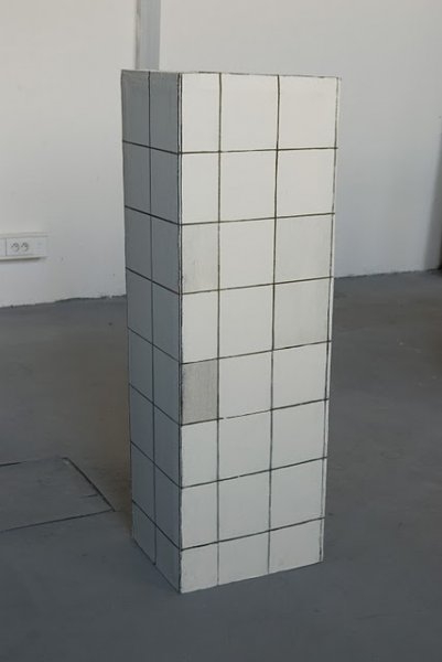 Radim Langer – bez názvu, 2011, akryl na plátně 120 x 30 x 40 cm