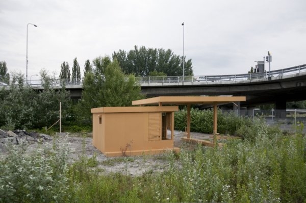 Christoph Franz, Michael Meier – Benzínka, 2012, instalace, dřevo, Geerenweg, Max-Högger-Strasse, Curych
