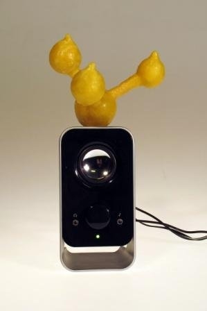 Aline Zeltner – Super, 2012, sound objects, found materials, active speakers, audio,  40 x 12 x 16 cm