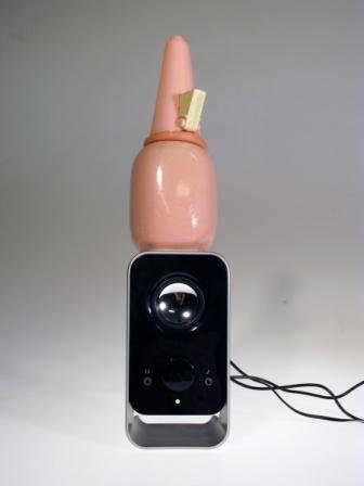 Aline Zeltner – Super, 2012, sound objects, found materials, active speakers, audio,  40 x 12 x 16 cm