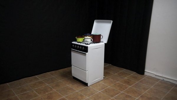 Ondrej Vozárik – Sunday Roast, 2012, interactive audiovisual stove