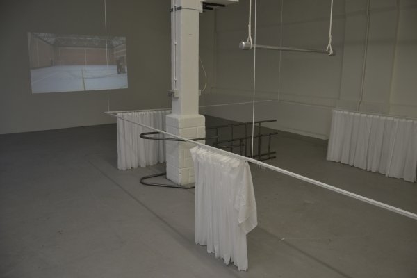 Gitte Hendrikx – Bez názvu, 2014 (pohled do instalace, KABK Den Haag)