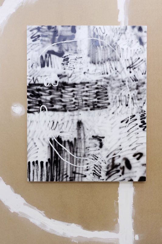 Ricardo van Eyk – Detail, malba sprejem, emailem na dřevěném panelu. 95x122 cm. foto: Natalie Jordanova