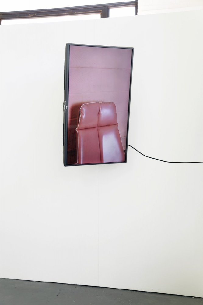 Camille Yvert – Signaux Extérieurs, Digital photography on 42" Screen, full motion TV wall mount. 101 x 62.2 x 8cm, 2018